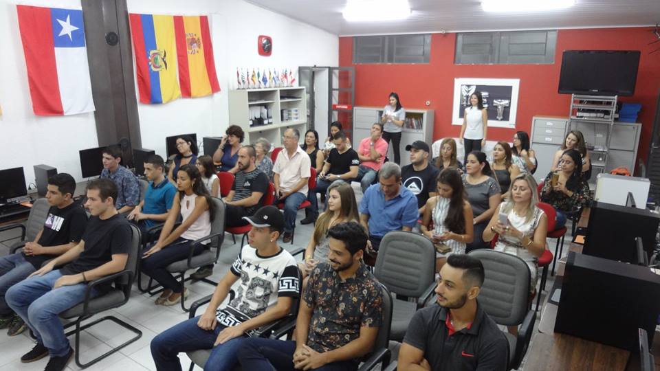 Caçapava/SP - Formatura dos alunos - Recebimento do Certificado Internacional MET