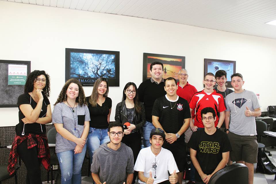 Fisk Caçapava/SP e Taubaté/SP - Visita da canadense Carol nas salas de aula