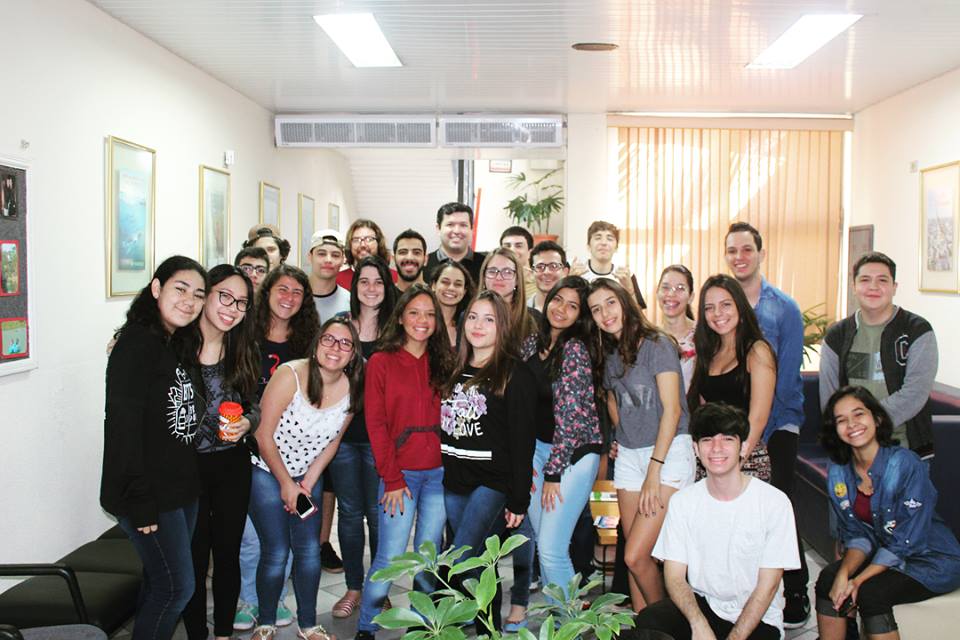 Fisk Caçapava/SP e Taubaté/SP - Visita da canadense Carol nas salas de aula