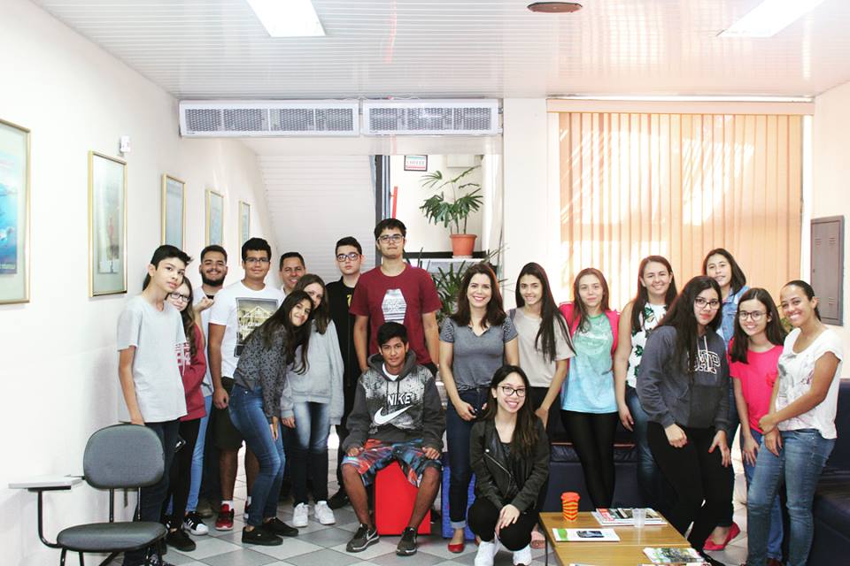 Fisk Caçapava/SP e Taubaté/SP - Visita da canadense Carol nas salas de aula