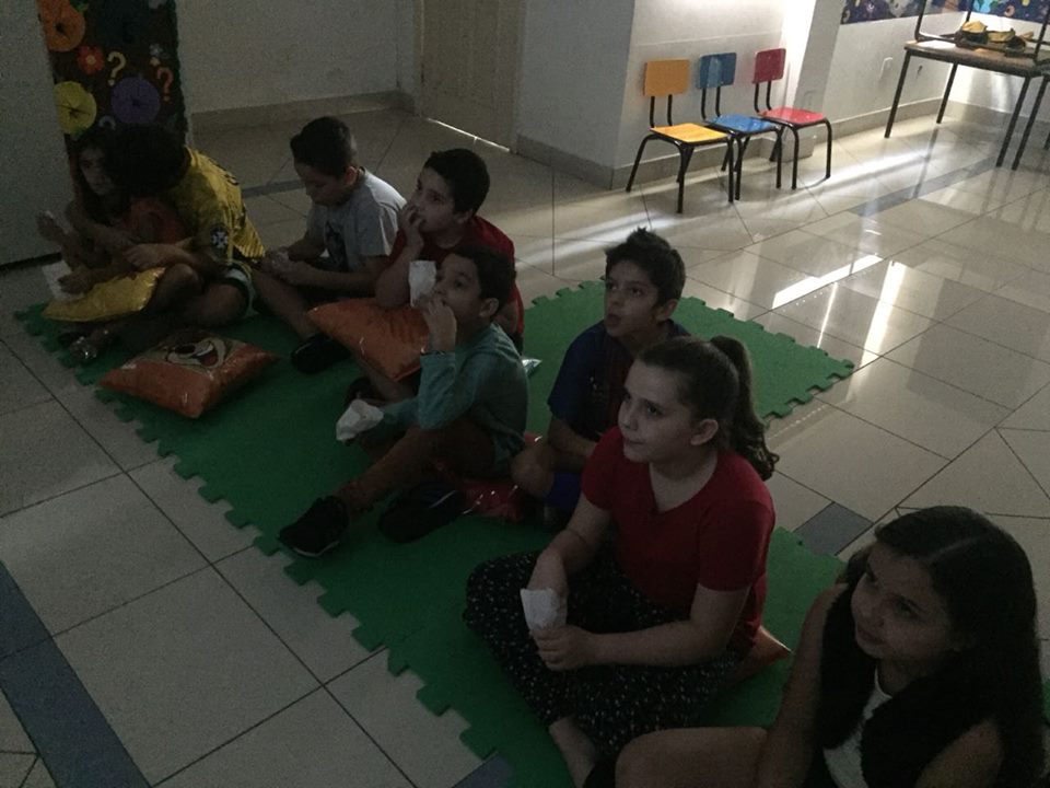 Fisk Taubaté/SP - Sessão Cinema na aula kids