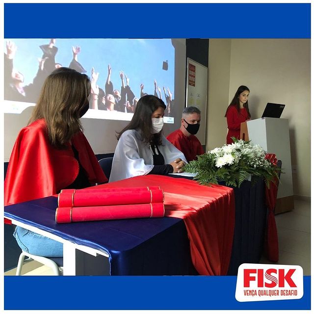 Formatura solene de inglês com entrega de Certificado MET – Michigan English Test