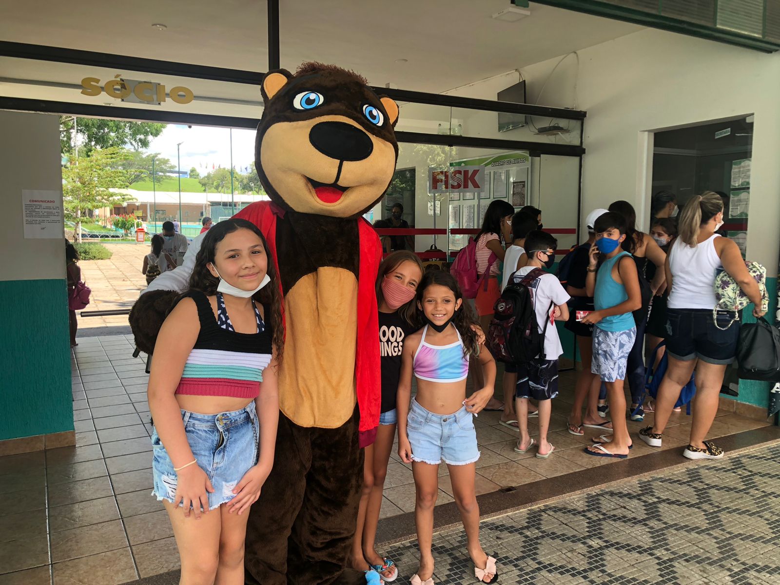 Caçapava - SP - Buddy Invadiu a Colônia de Férias no Clube Jequitibá!