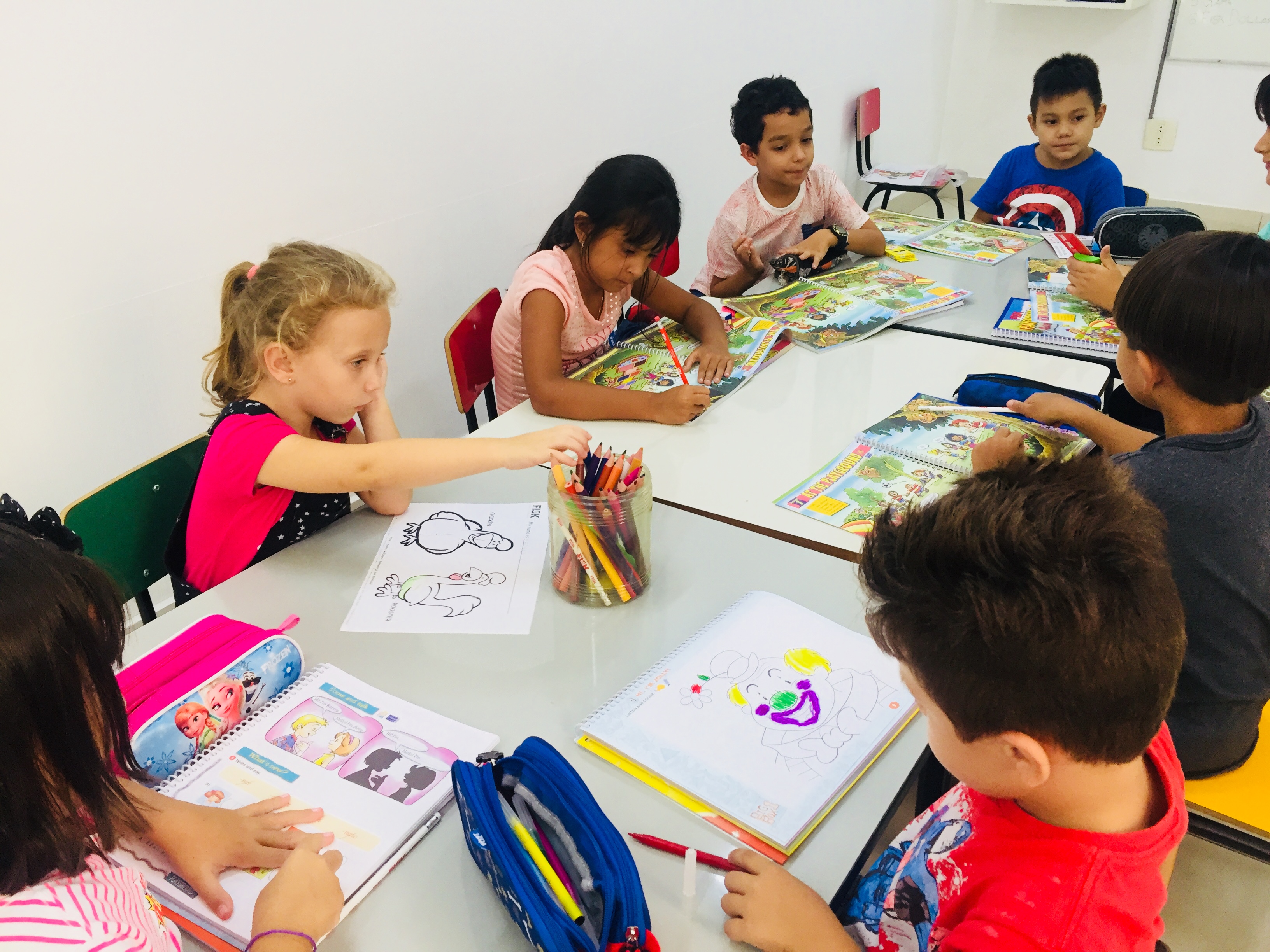 Fisk Taubaté/SP - Trabalhando atividade lúdica em sala de aula com as crianças